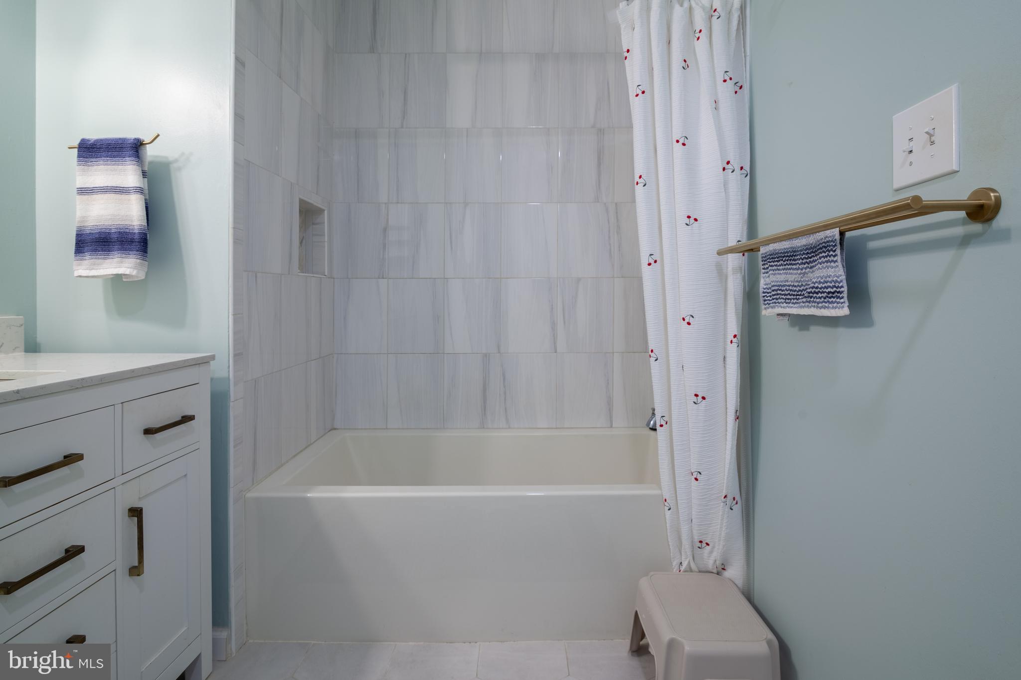 TOWNES OF GLOUCESTER - Residential Lease