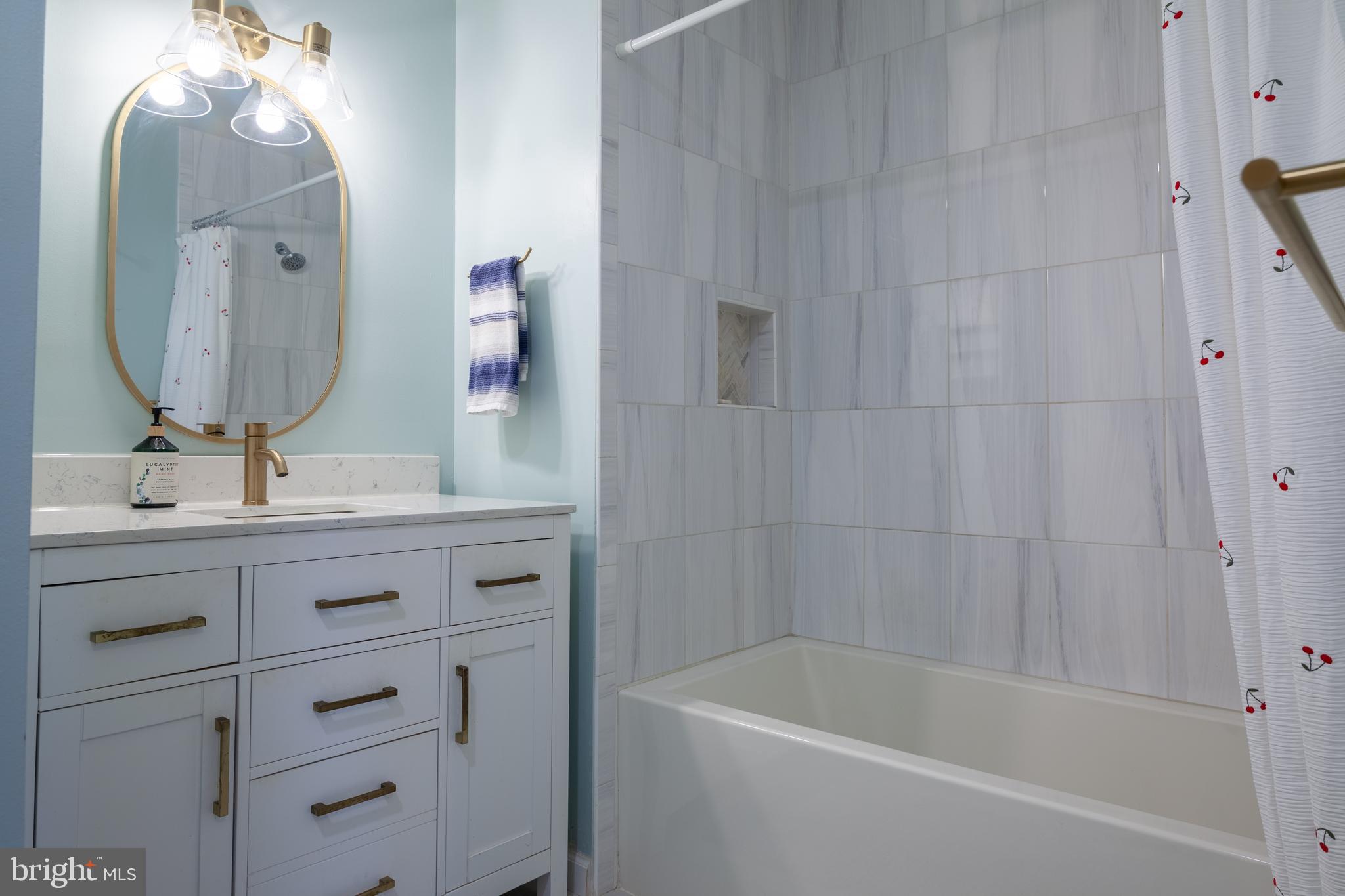 TOWNES OF GLOUCESTER - Residential Lease