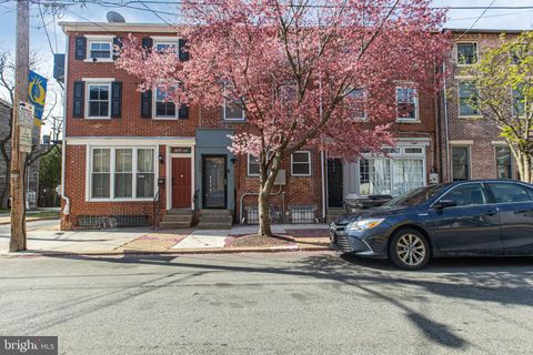 Townhouse For Sale - 402 W 6th Street<br/> New Castle County, WILMINGTON, DE 19801