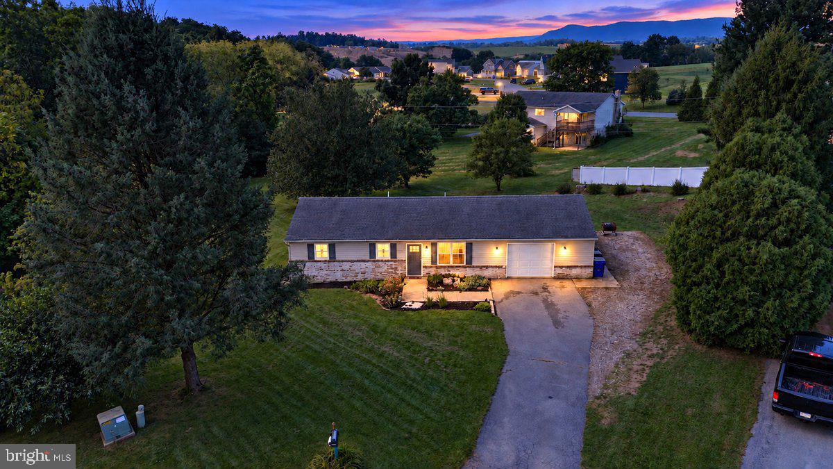 1541 STREAMSIDE DRIVE