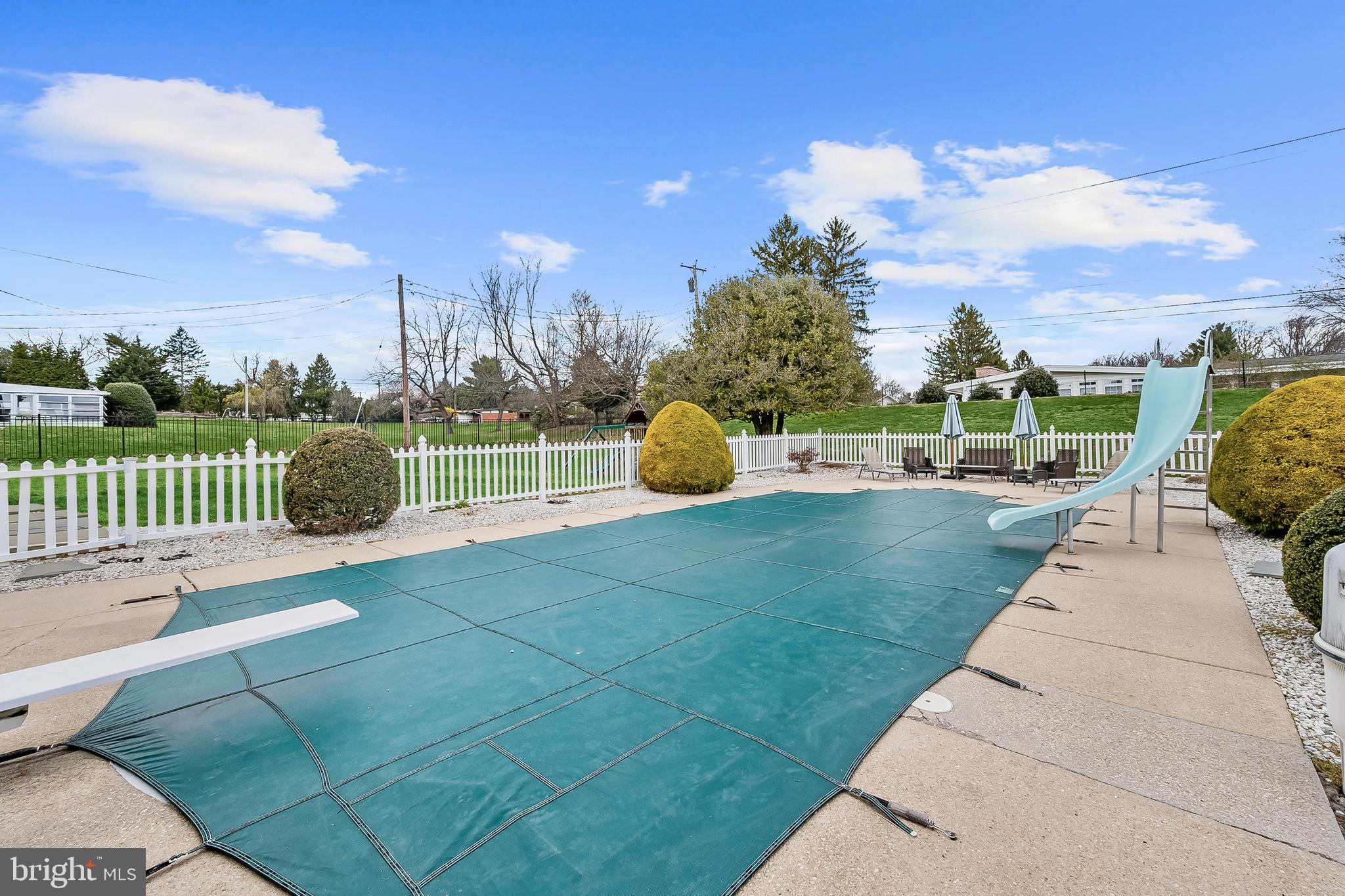 3412 MANOR HILL