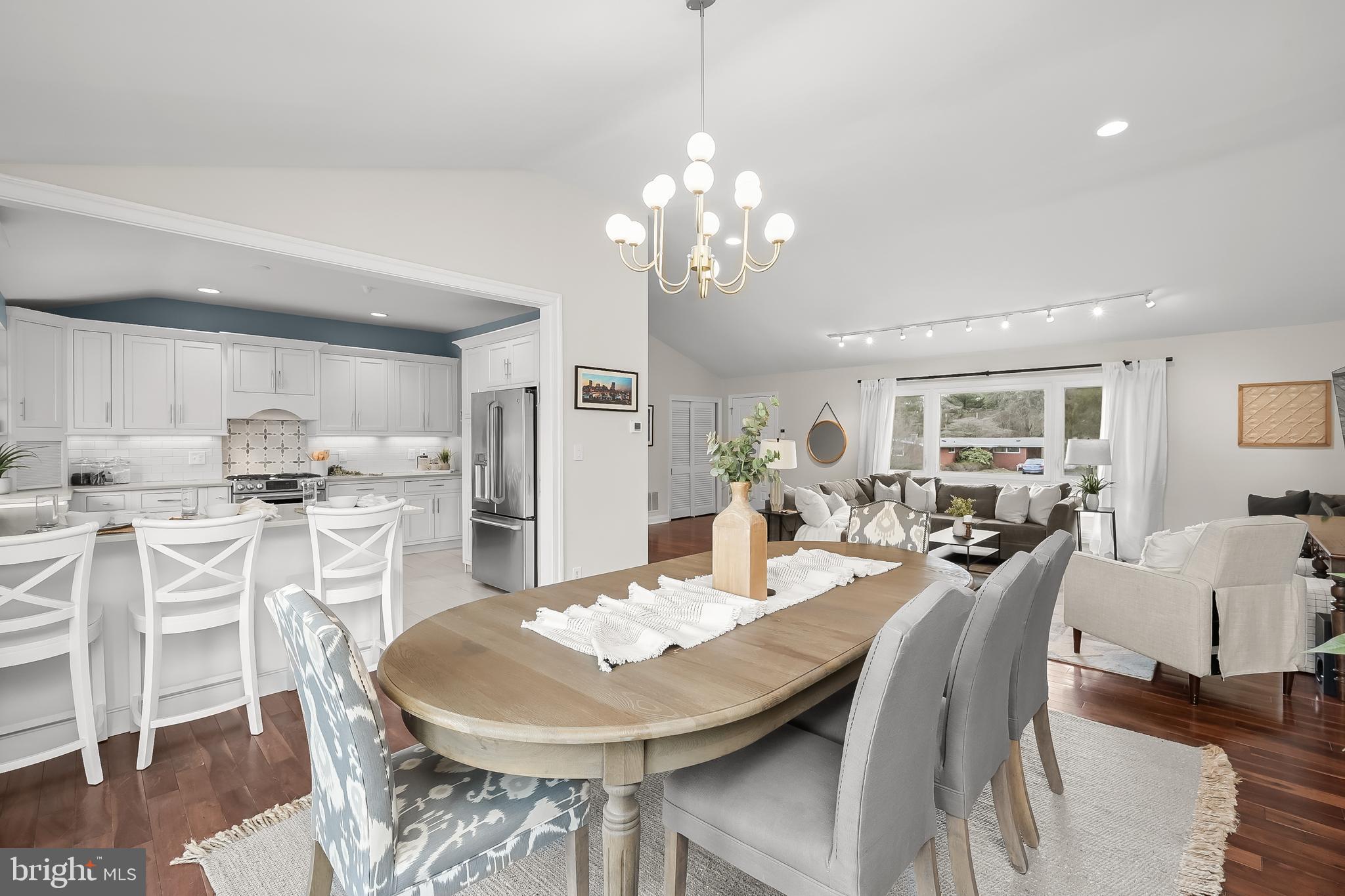 3412 MANOR HILL