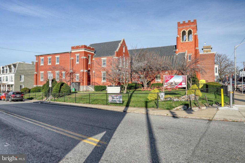 Photo of 811 E Market Street, YORK, PA 17403 (MLS # PAYK2094118)