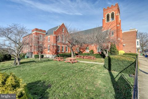 Photo of 811 E Market Street, YORK, PA 17403 (MLS # PAYK2094118)