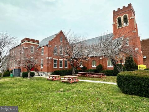 Photo of 811 E Market Street, YORK, PA 17403 (MLS # PAYK2094118)