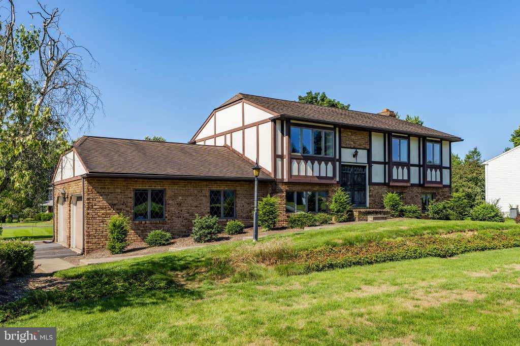 Photo of 1525 Edinborough Circle, LANDISVILLE, PA 17538 (MLS # PALA2092606)