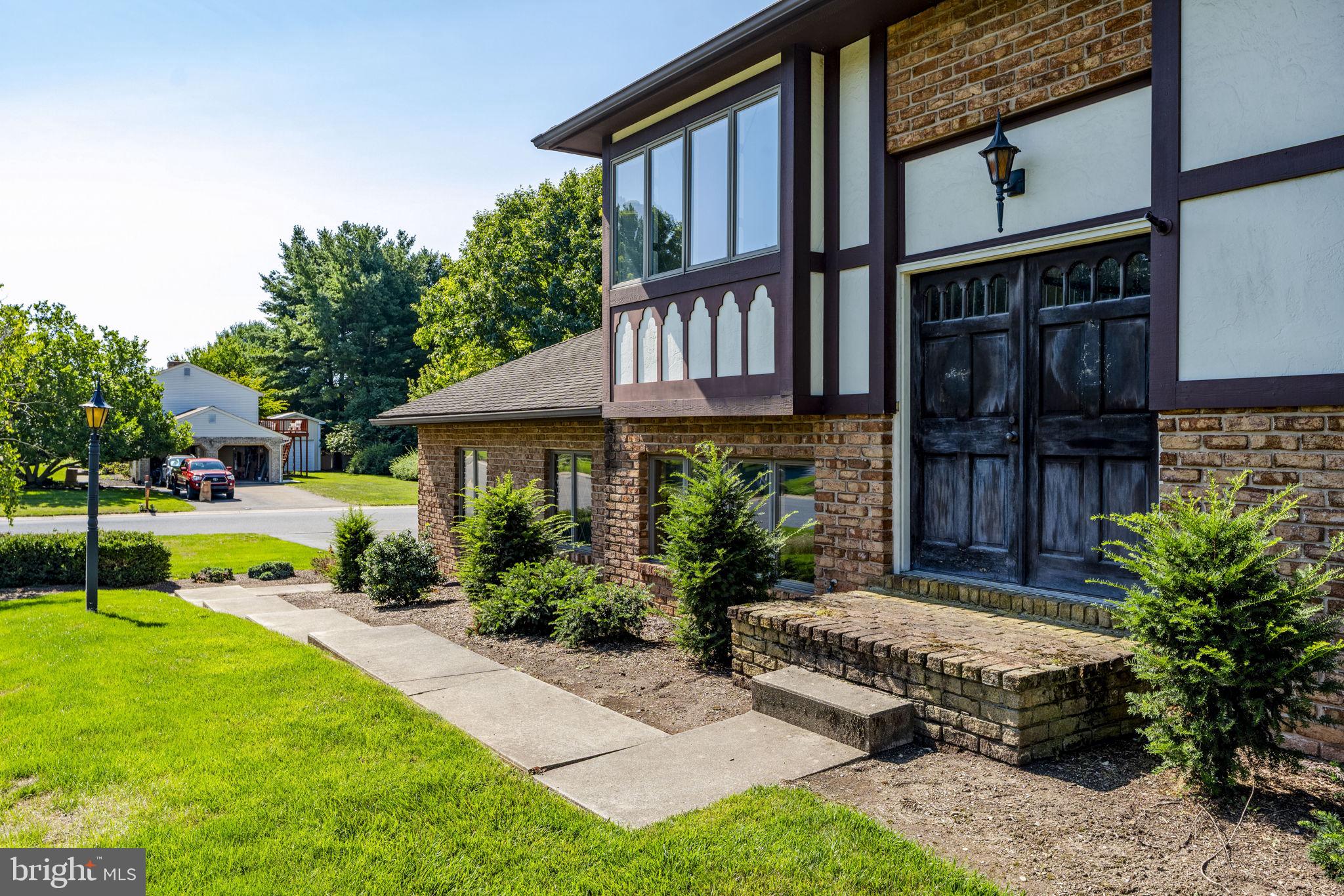 1525 EDINBOROUGH CIRCLE