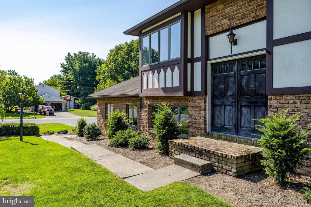 Photo of 1525 Edinborough Circle, LANDISVILLE, PA 17538 (MLS # PALA2092606)