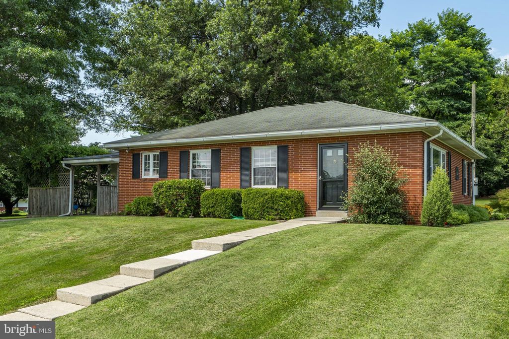 Photo of 353 S Market Street, SCHAEFFERSTOWN, PA 17088 (MLS # PALN2022208)