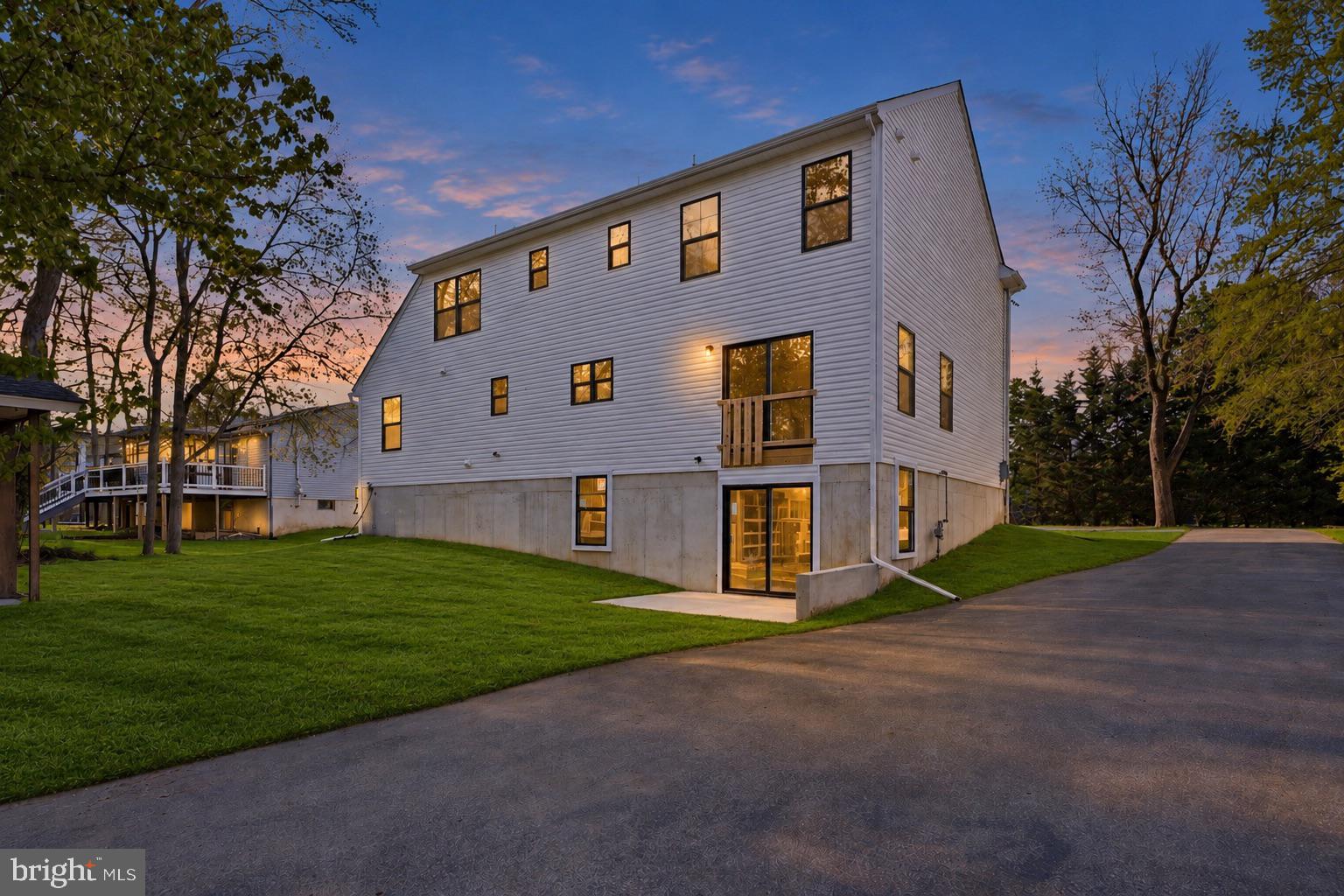 212 LOTUS AVENUE