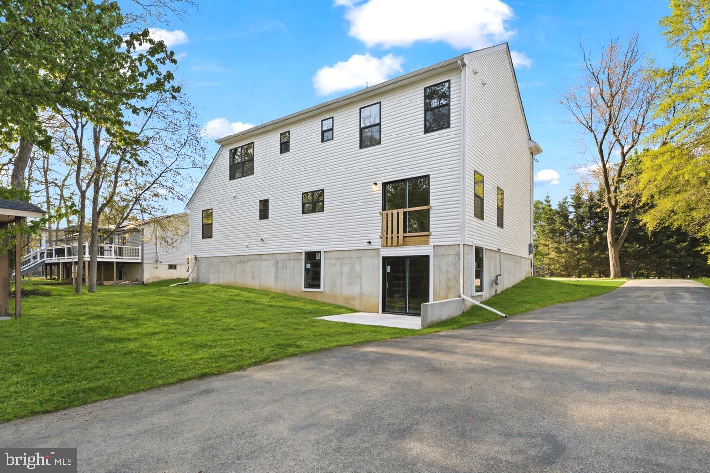 212 LOTUS AVENUE