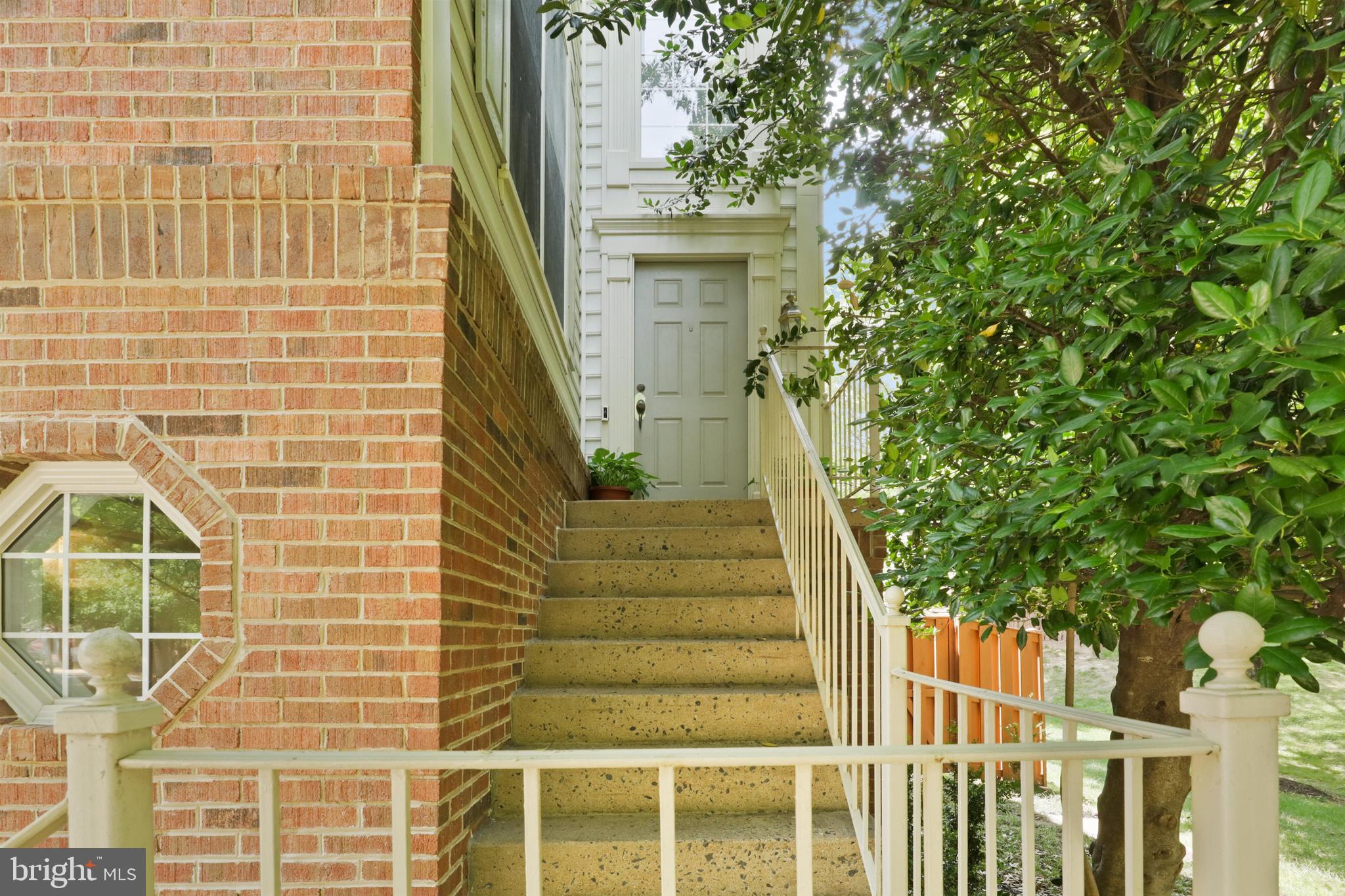 2744 PEMBSLY DRIVE