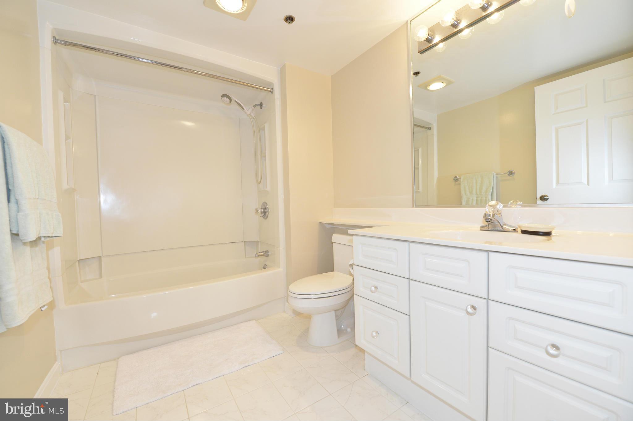 CARLYLE TOWERS - Residential Lease