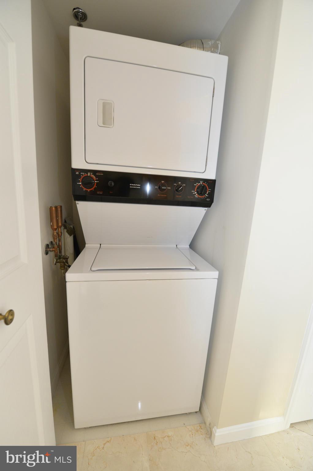 CARLYLE TOWERS - Residential Lease