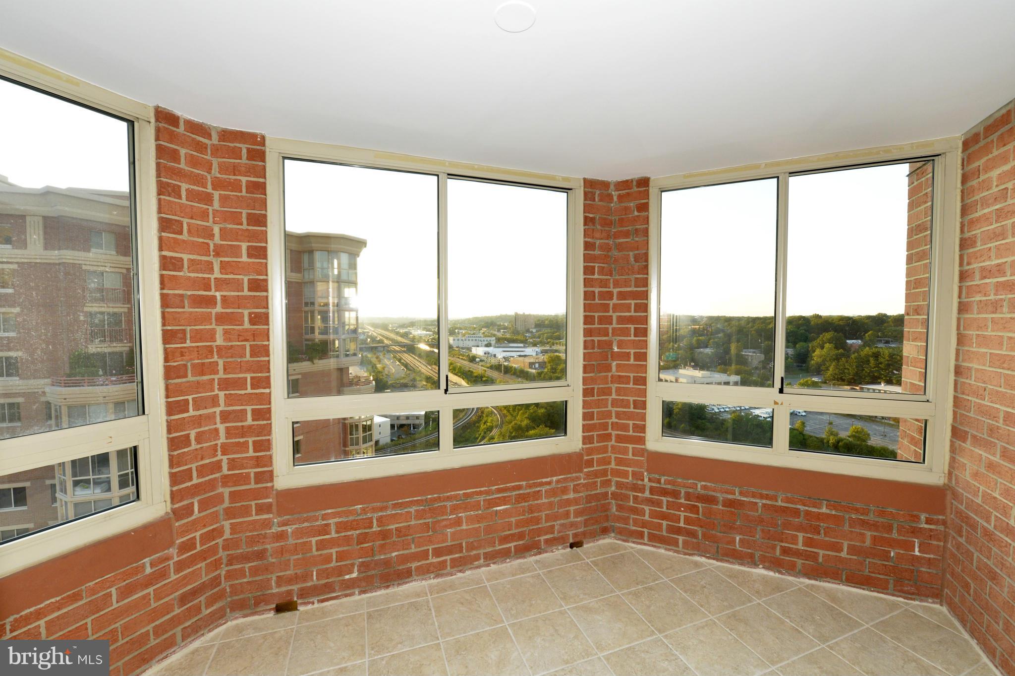 CARLYLE TOWERS - Residential Lease