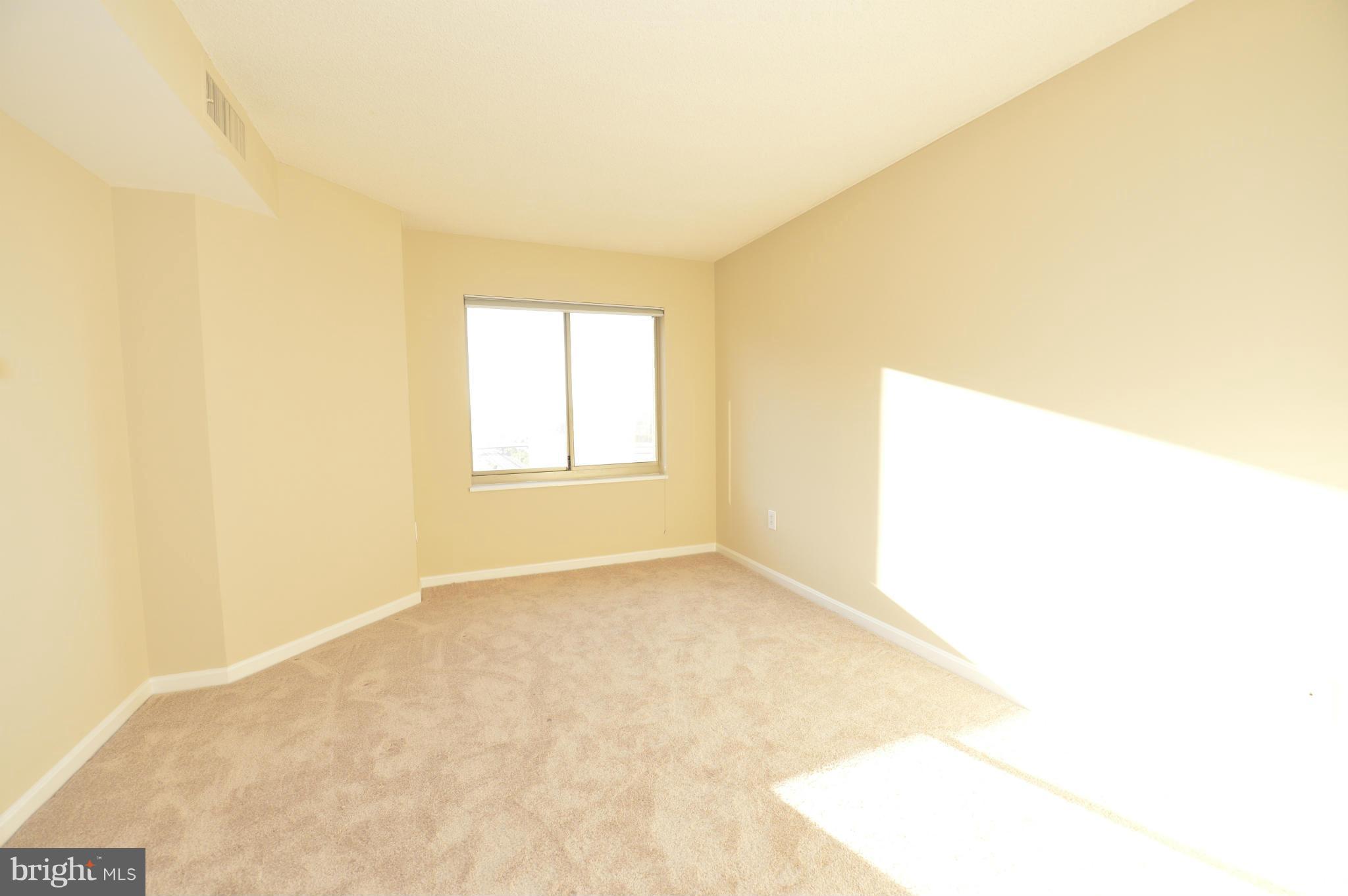 CARLYLE TOWERS - Residential Lease