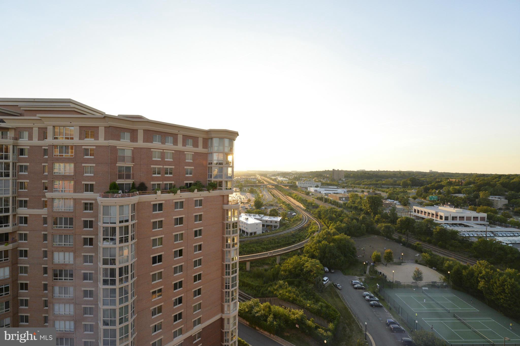CARLYLE TOWERS - Residential Lease