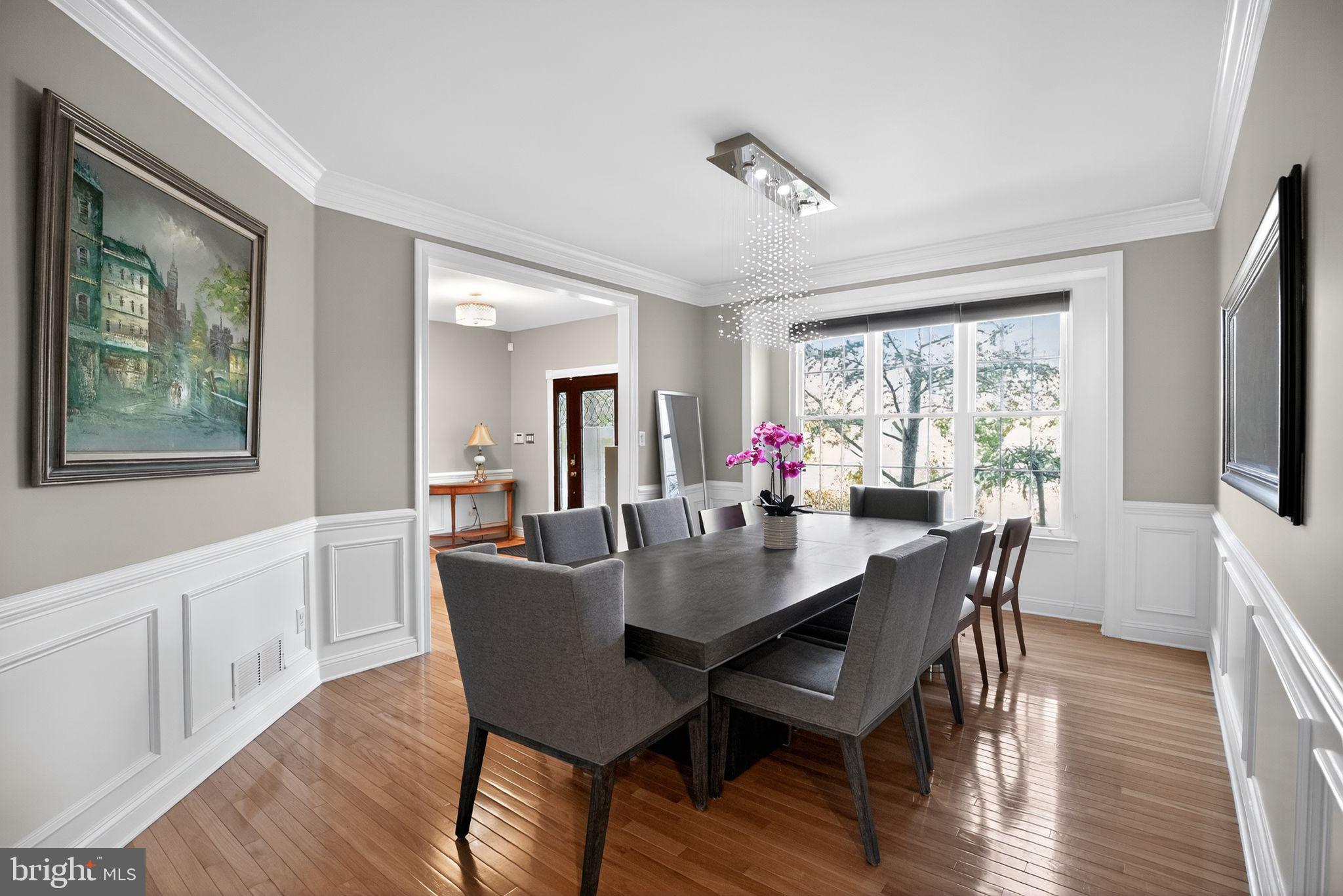 11 ROLLING GLEN COURT