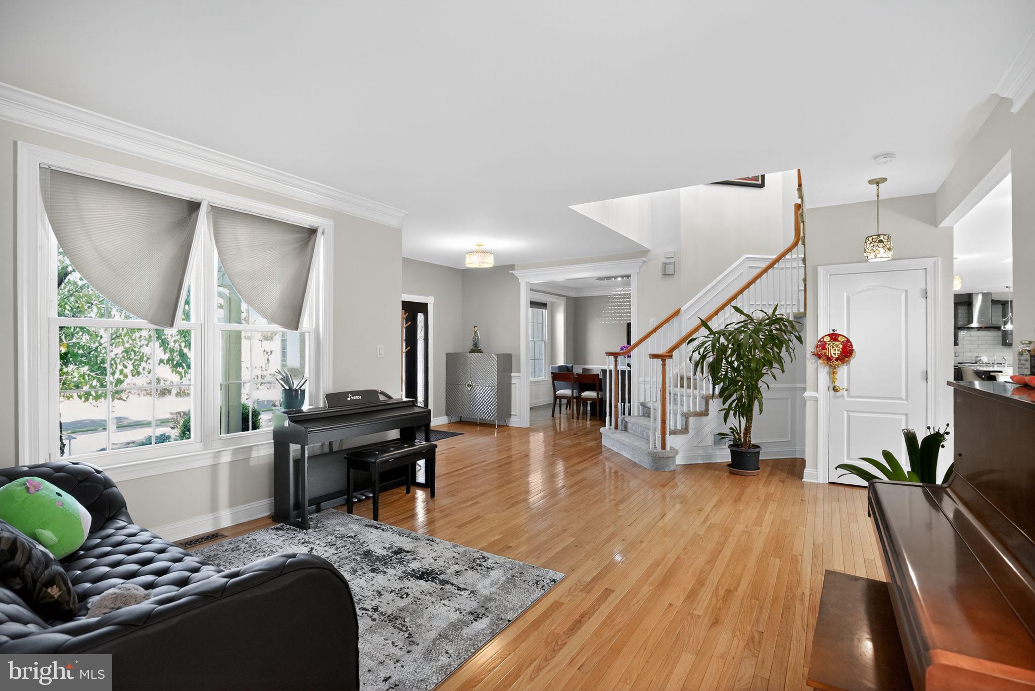 11 ROLLING GLEN COURT