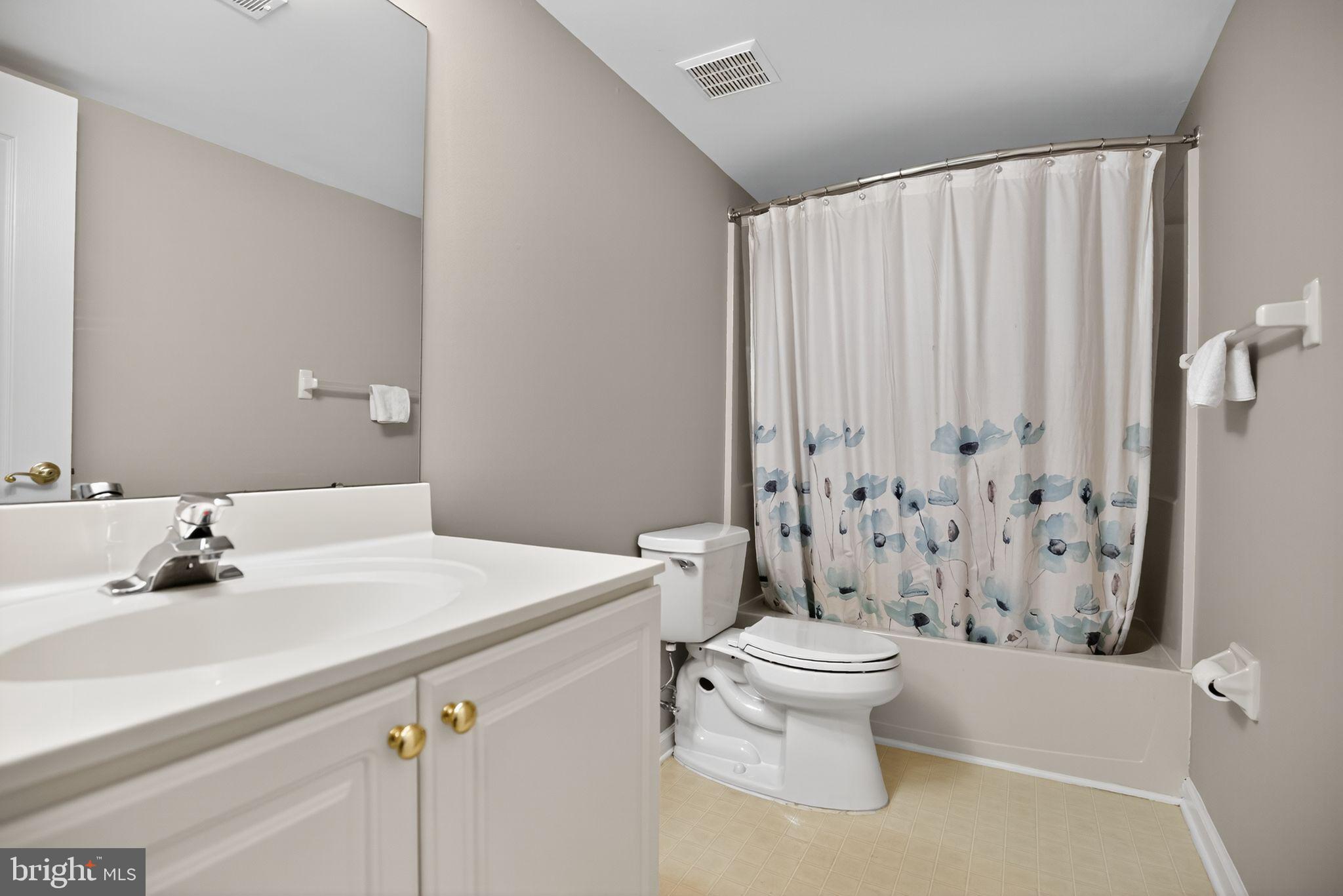 ROLLING GLEN - Residential