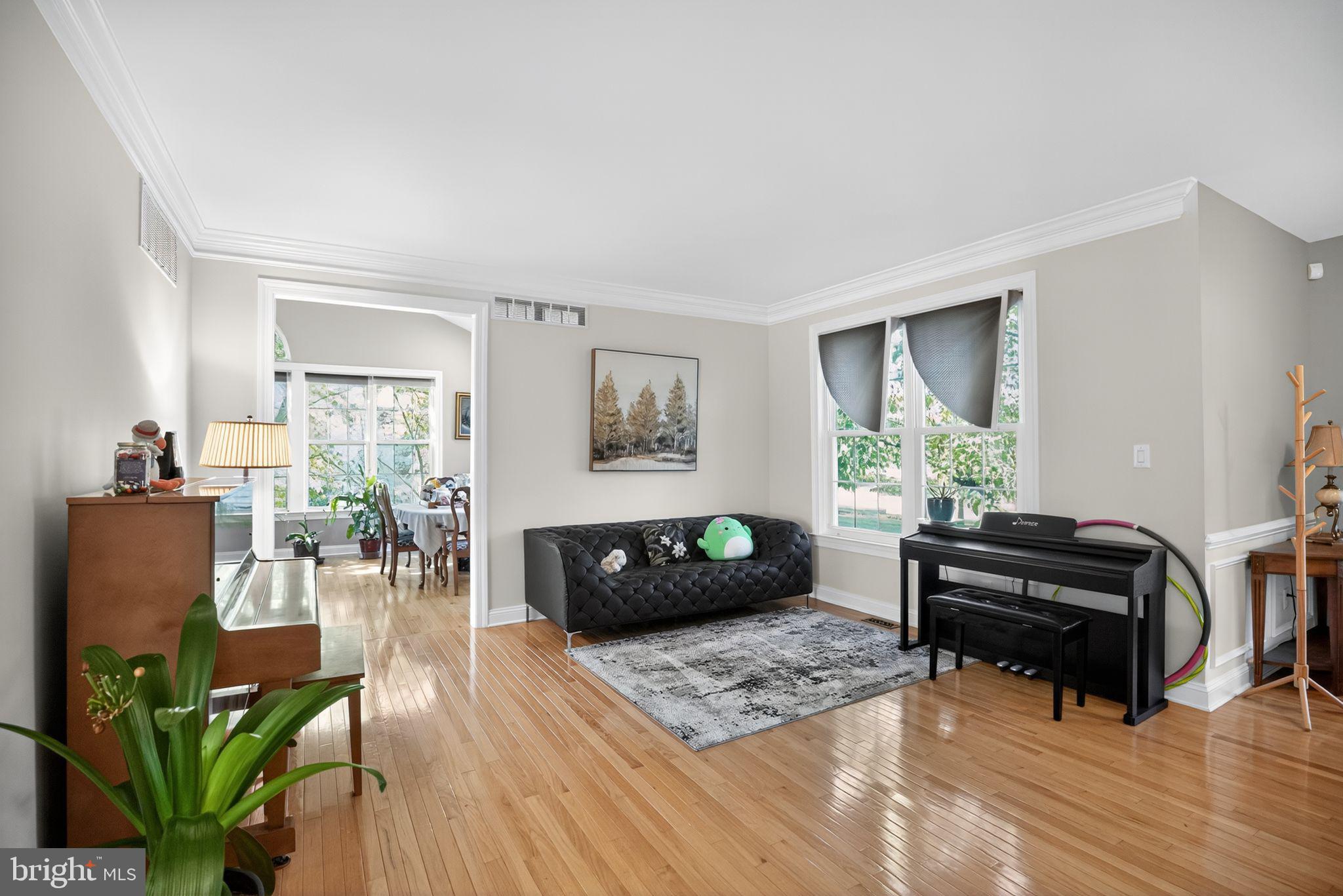 11 ROLLING GLEN COURT