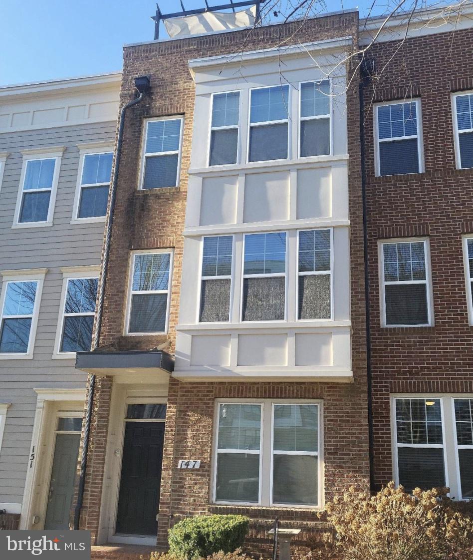 CROWN FARM - Residential Lease