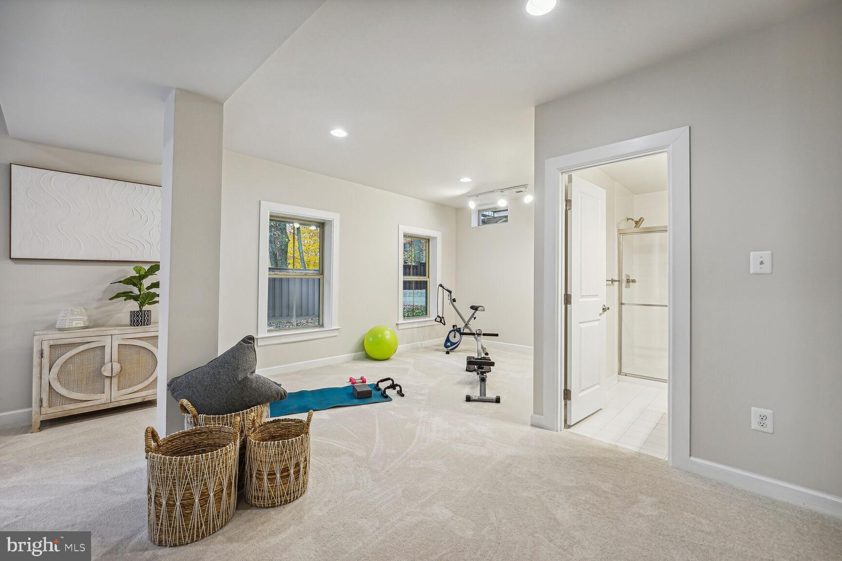 WOODSON SQUARE - Residential