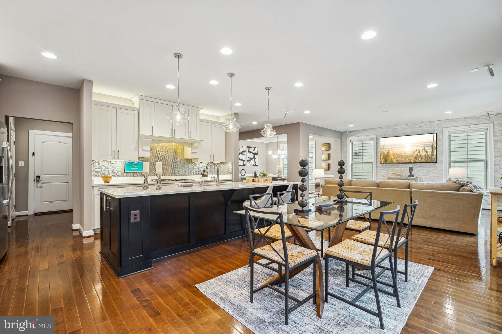 WOODSON SQUARE - Residential