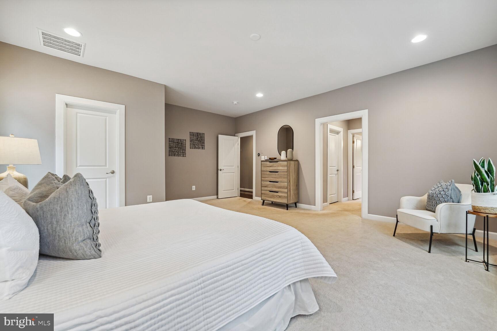 WOODSON SQUARE - Residential