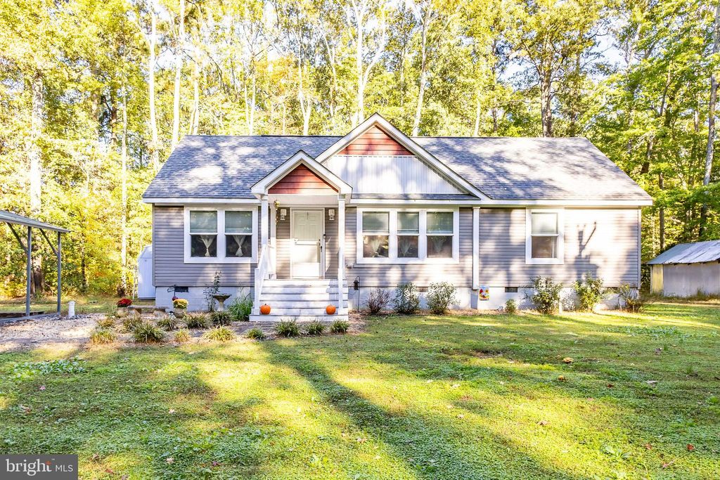 Photo of 895 Long Point Road, HAGUE, VA 22469 (MLS # VAWE2009960)