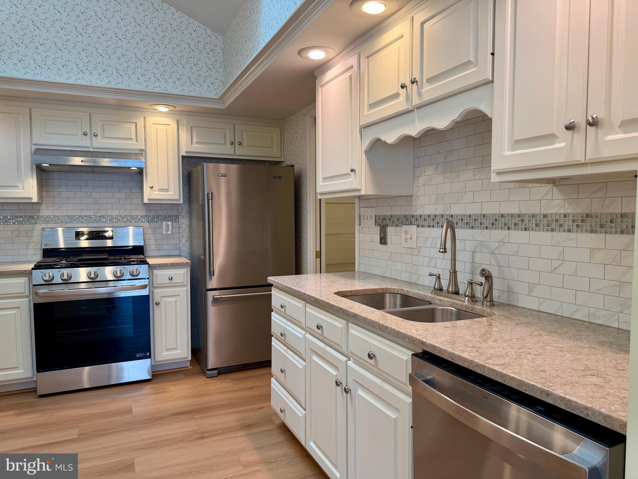 ENGLEBROOK PARK - Residential