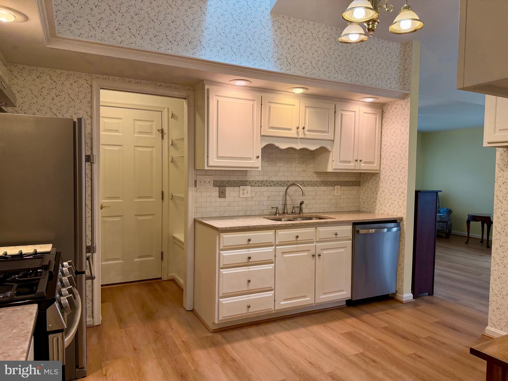 ENGLEBROOK PARK - Residential