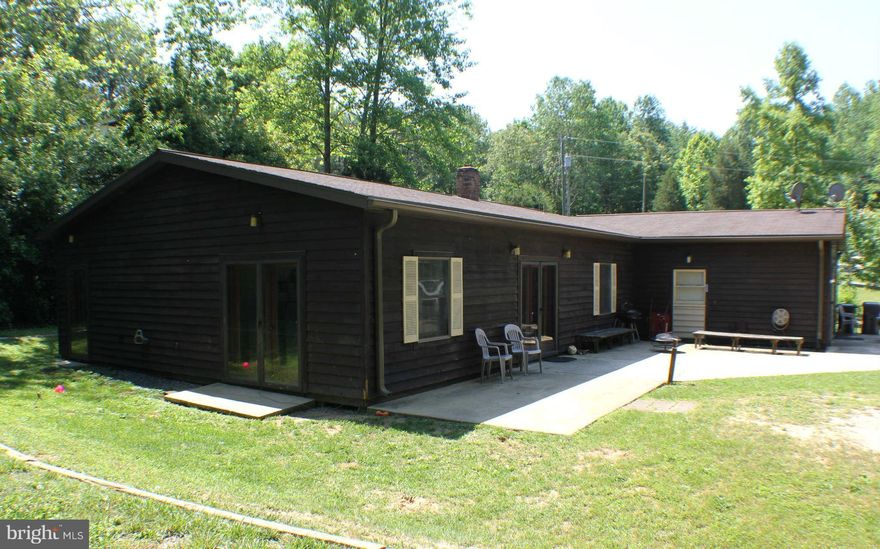 BANK APPROVED PRICE! QUICK  CLOSE! Spacious Open Floor Plan includes a Large Living Rm with Wood Burning Stove. Upgraded Kitchen has Newer Appliances, and Huge Island. Oversized Bedrooms with Ceiling Fans. Garage has been finished into a 21'x 21' Family Room with Cabinets & Wet Bar. Large Private Fenced Lot with Detached Garage and Storage Sheds. Lots of room for Boat and Trailer Parking. No HOA!