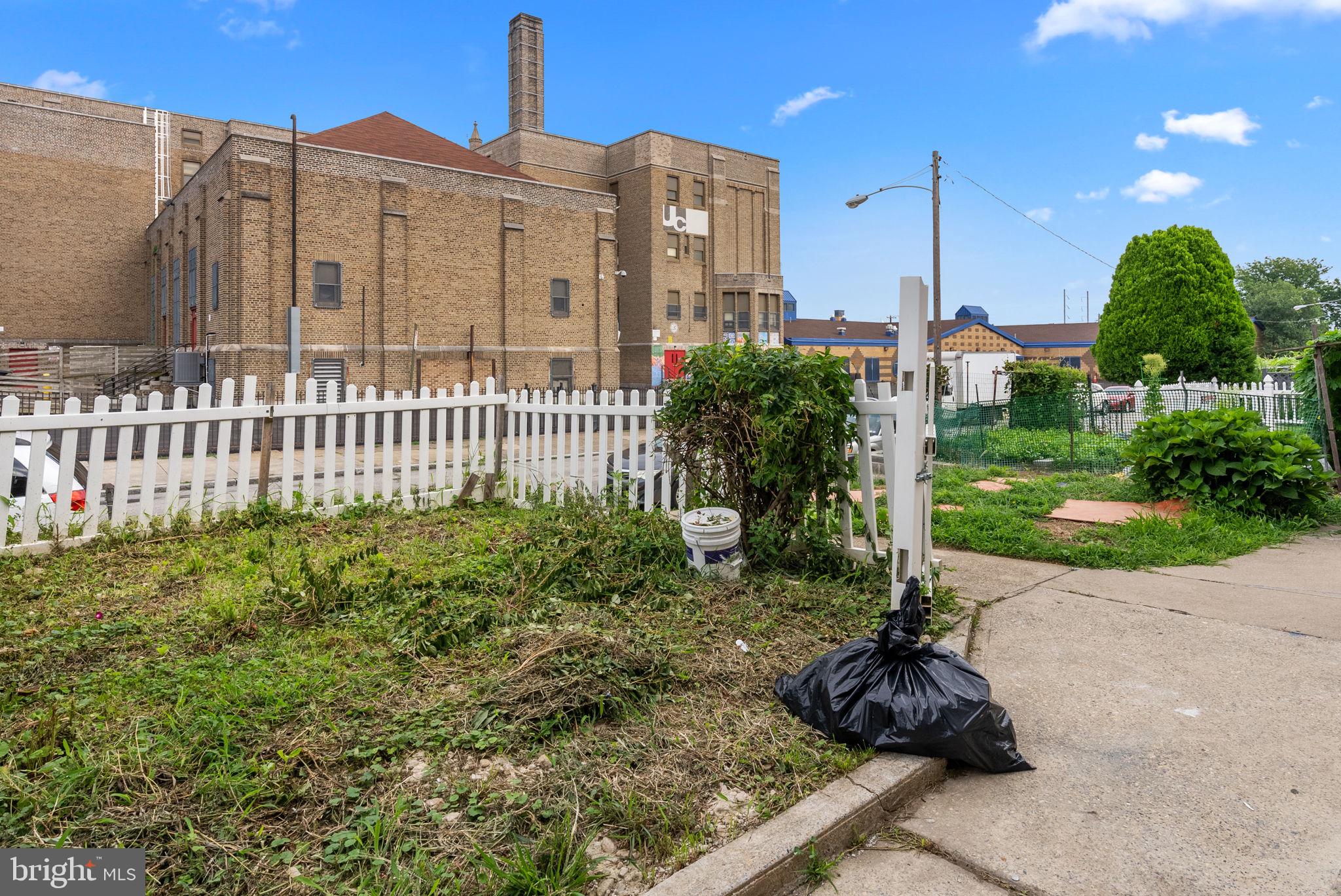 LAWNDALE - Residential