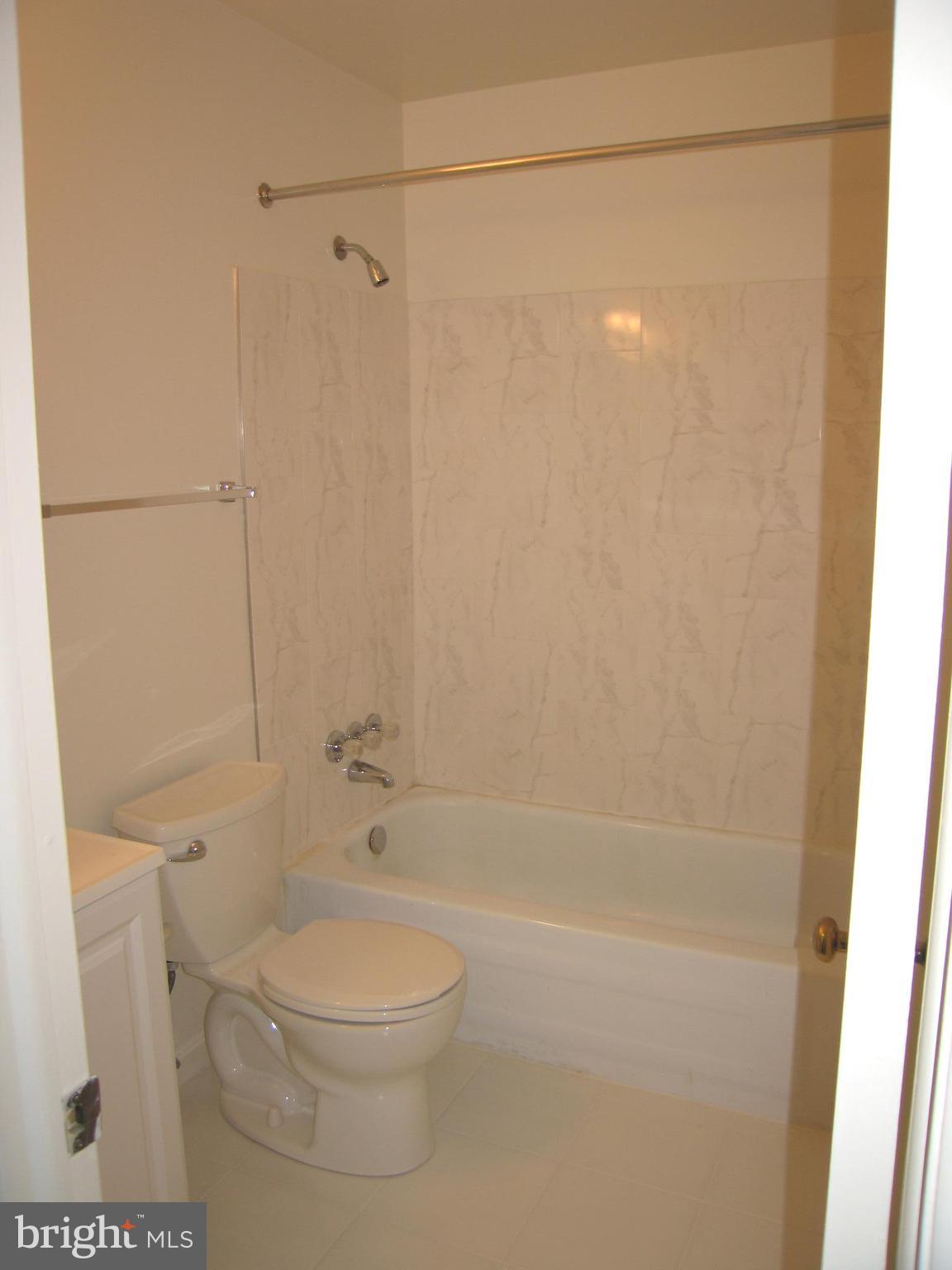 VILLA D ESTE VILLAGE - Residential Lease