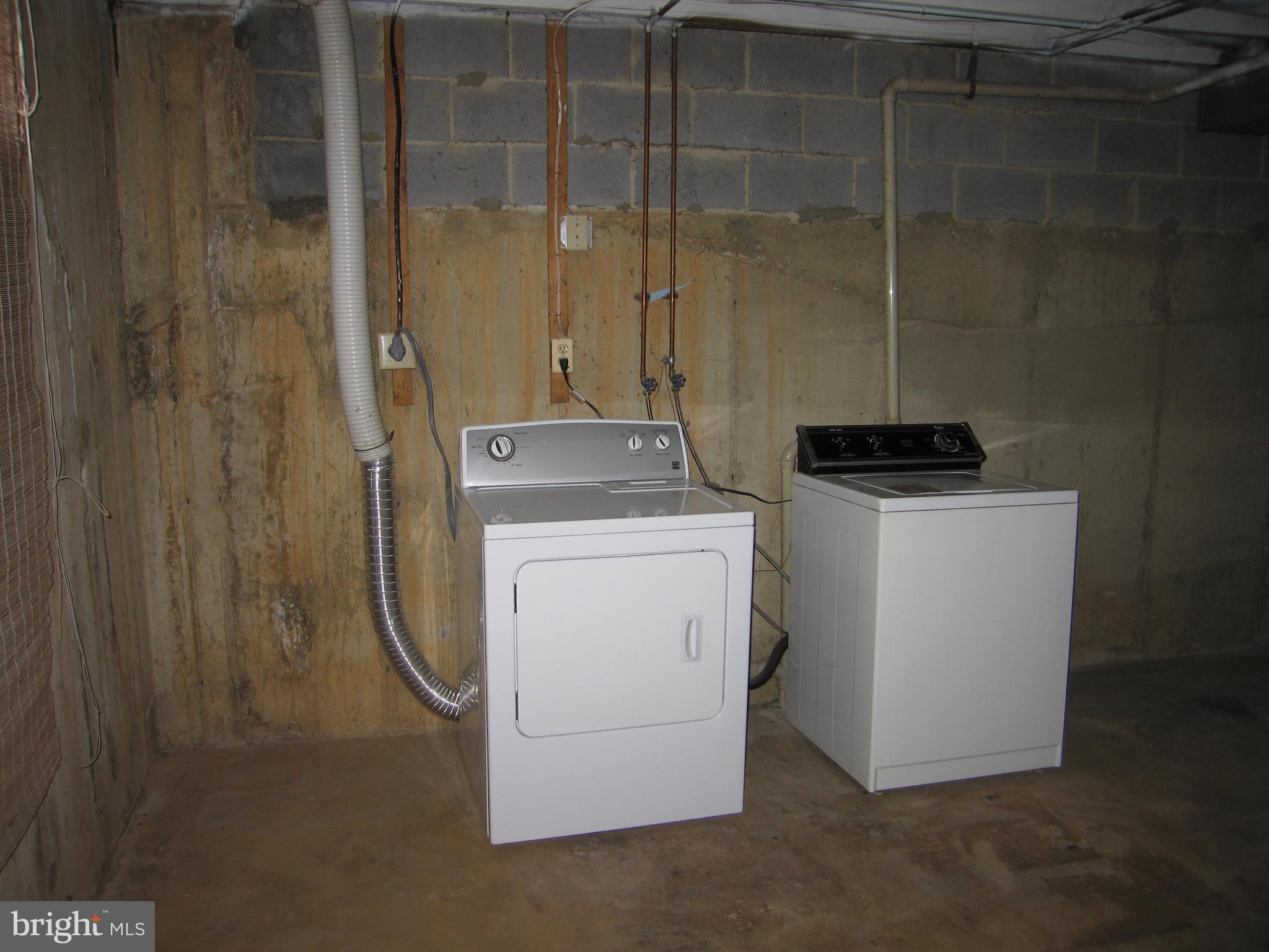 VILLA D ESTE VILLAGE - Residential Lease