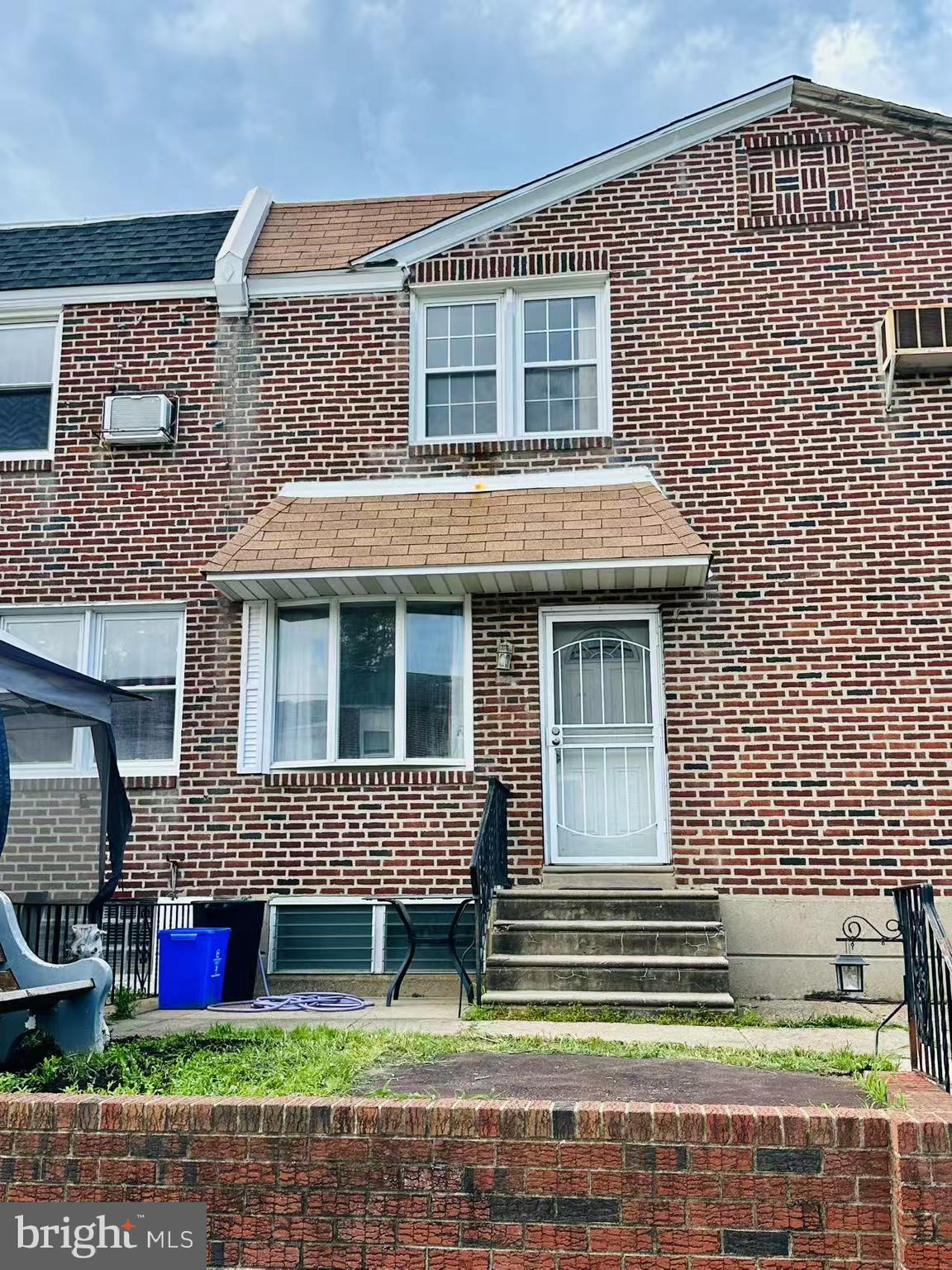 Beautiful townhouse on Walker St. Nice front yard and backyard
This house featured two bedrooms on the 2nd floor with hardwood floors.
New hardwood floors through out 1st floor, only carpet on the stairway.
On the 2nd floor there are two good size 2 bedrooms and one full bathroom located on the hallway.
Bring me your offer today!
There also unfinished basement with an attached garage.
Also there is a rear driveway to accommodate additional car.
This property is sales as is conditioned, home inspection is for information only.