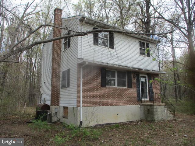 Rare opportunity to find a single family home in Middle River under 200k! Spacious lot backs to woods. Traditional floor plan with 3 large bedrooms and full bath and basement. Close to all major highways and shopping!
HUD Owned Home, case number 241-946323. LBP is required for all properties built before 1978. Property is owned by the US Dept. of HUD. Property FHA-UN-insurable, ie. UI, Subject to Appraisal. Seller makes no representations or warranties as to property condition. HUD Homes are sold “AS-IS”. Equal Housing Opportunity. Seller may contribute up to 3% for buyer’s closing costs, upon buyer request. First 10 days Owner Occupants