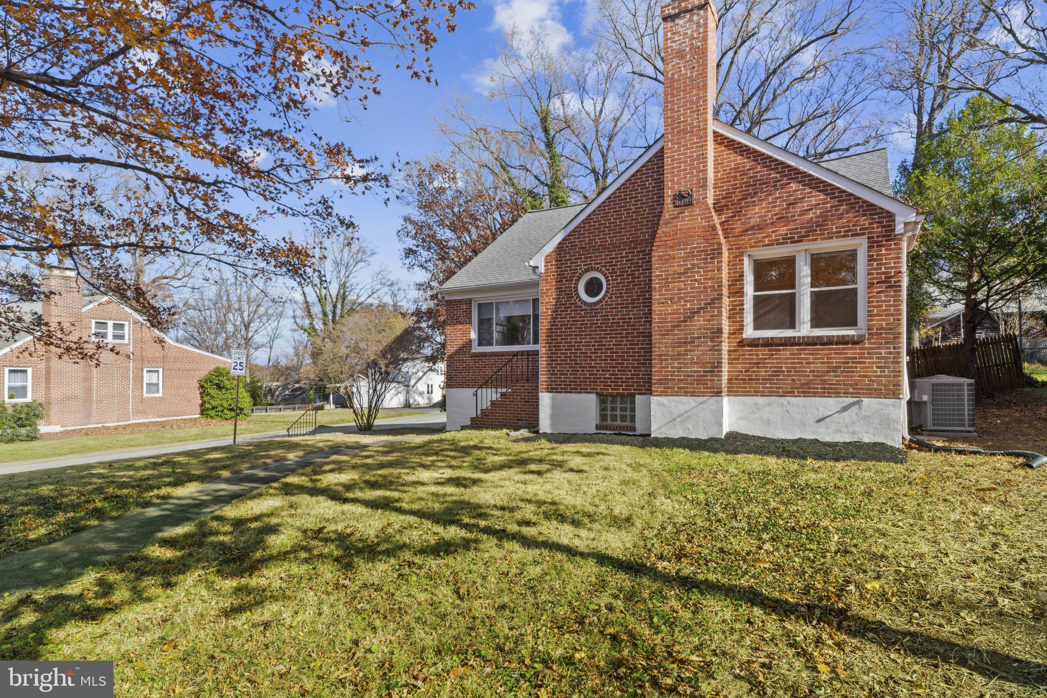 5709 WOODCREST AVENUE