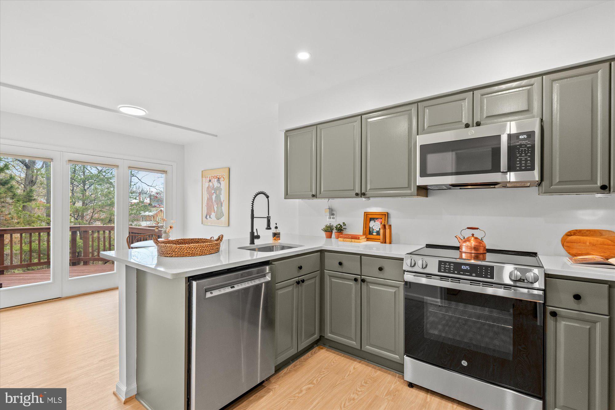 WELLINGTON COMMONS - Residential