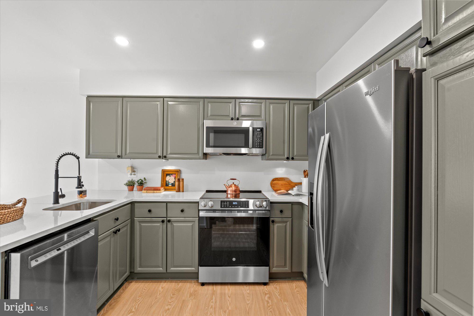 WELLINGTON COMMONS - Residential