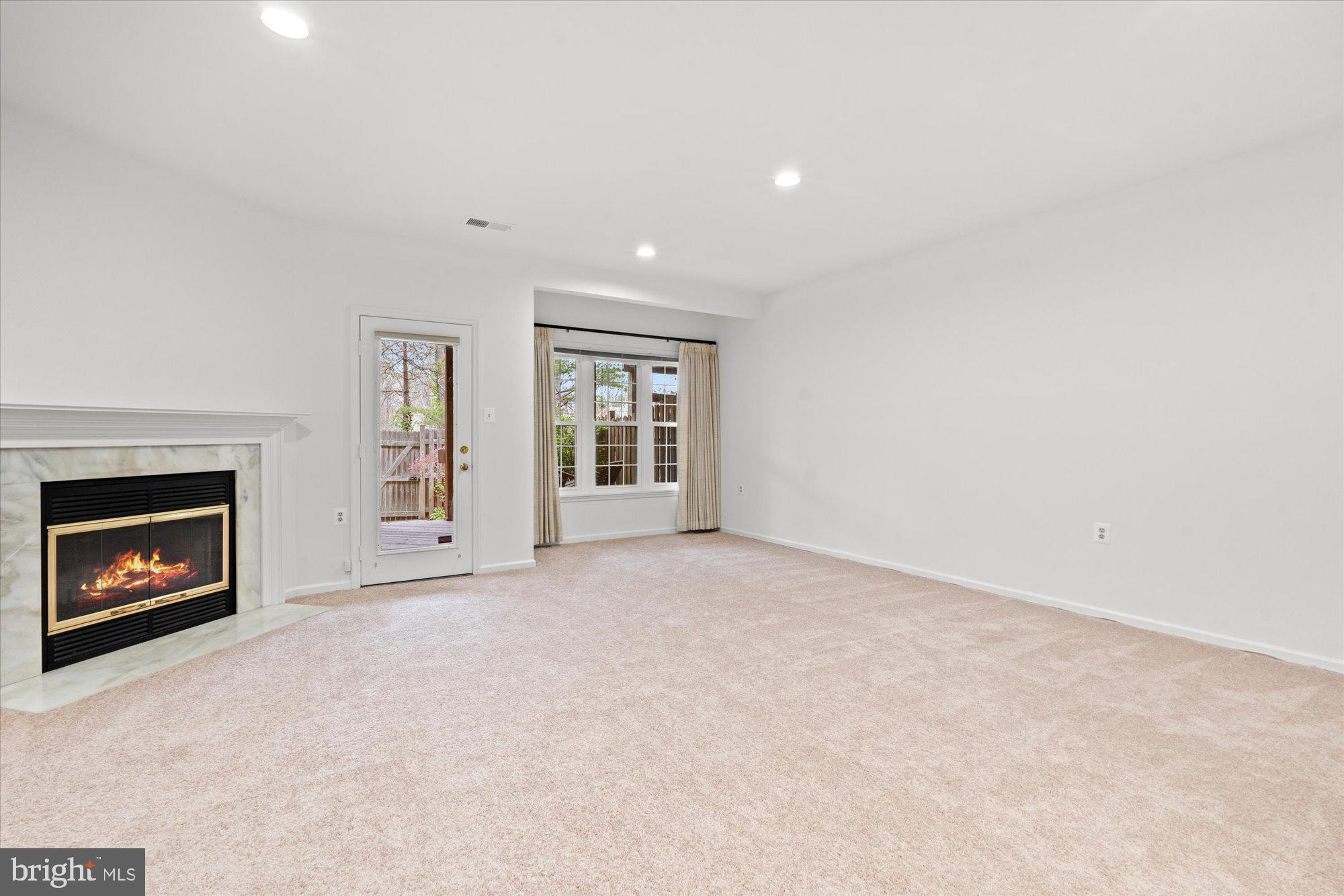 WELLINGTON COMMONS - Residential