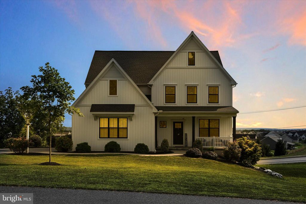 Photo of 19 SPRINGVIEW DR, LITITZ, PA 17543 (MLS # PALA2038642)