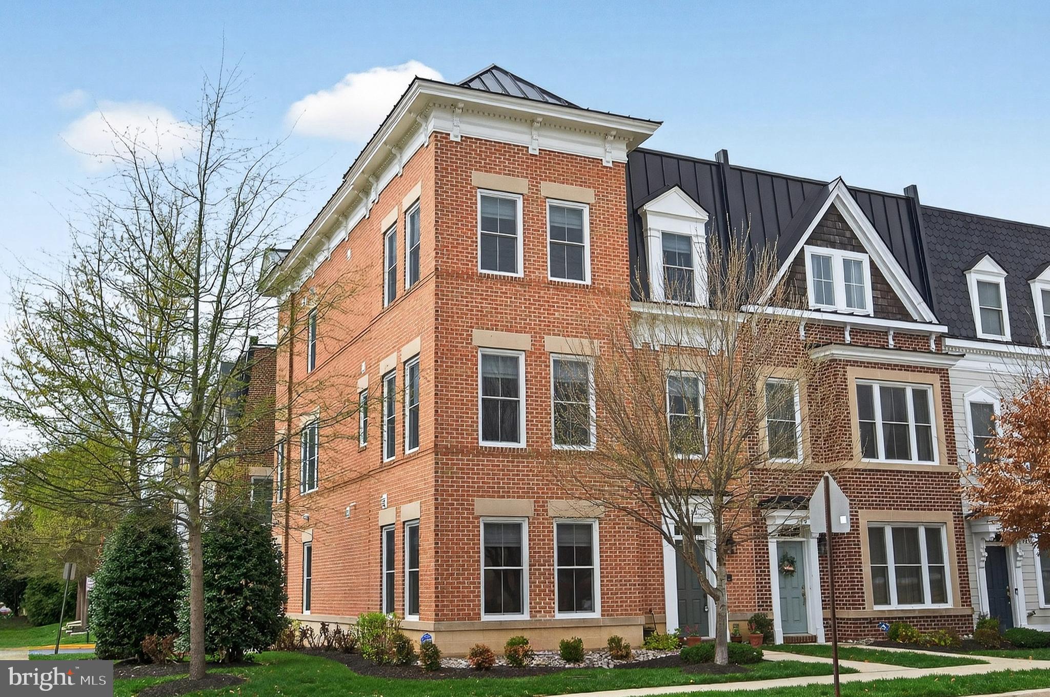 CADENCE ON CENTER - Residential