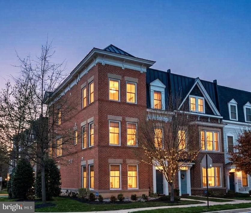 CADENCE ON CENTER - Residential