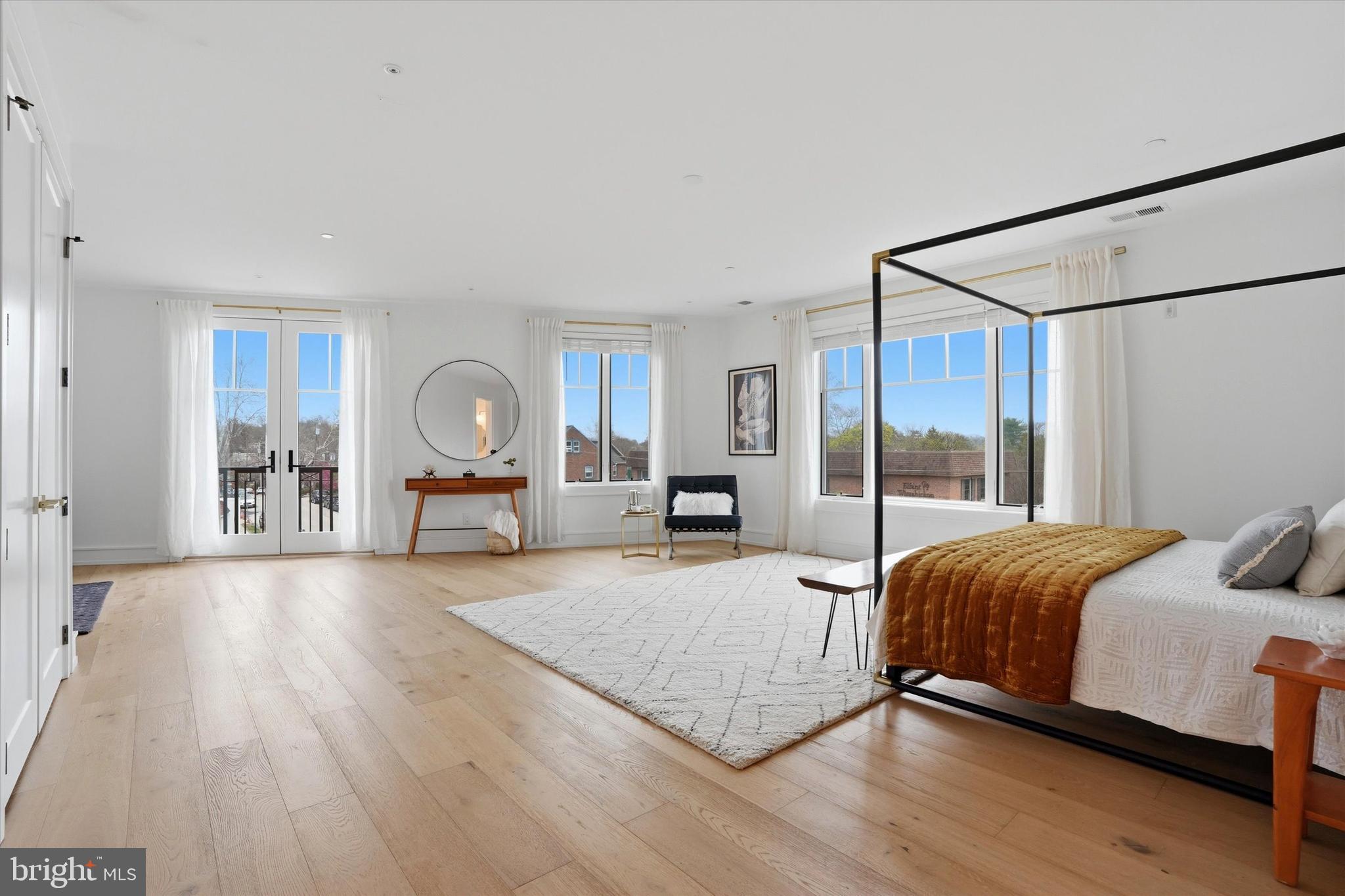 CHESTNUT HILL - Residential