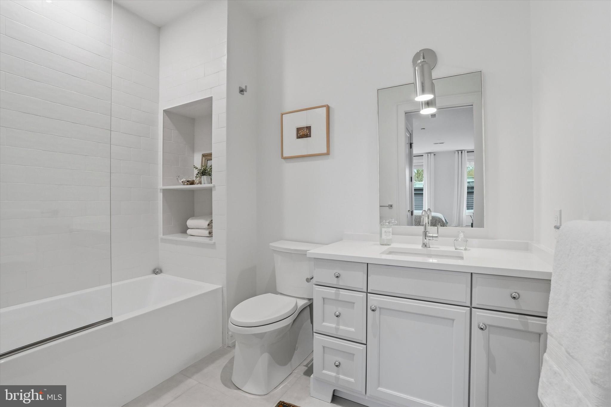 CHESTNUT HILL - Residential