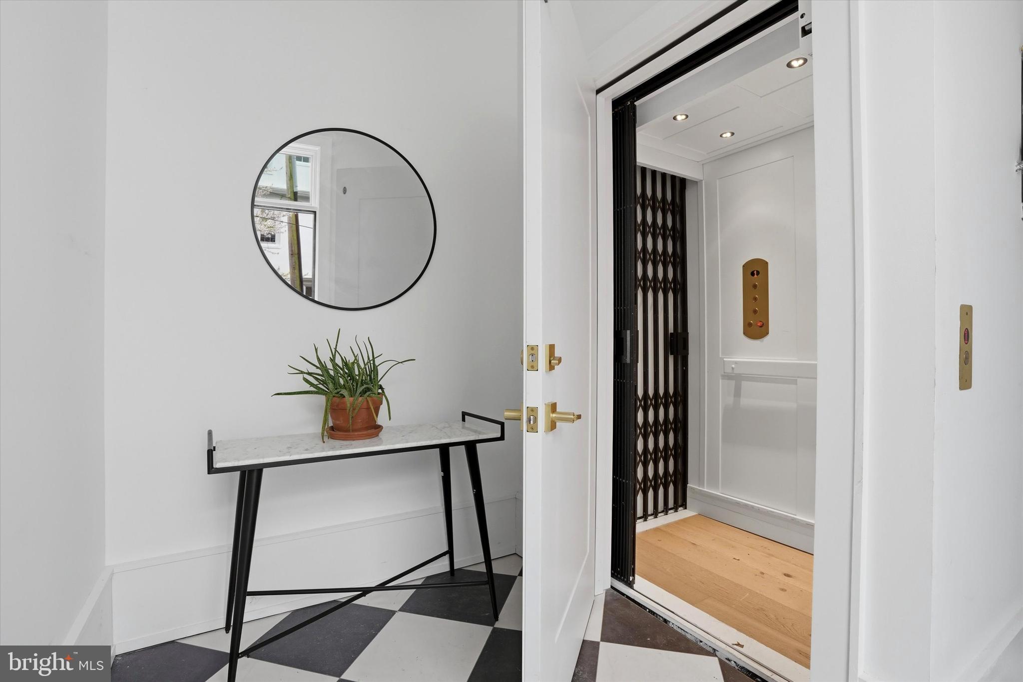 CHESTNUT HILL - Residential