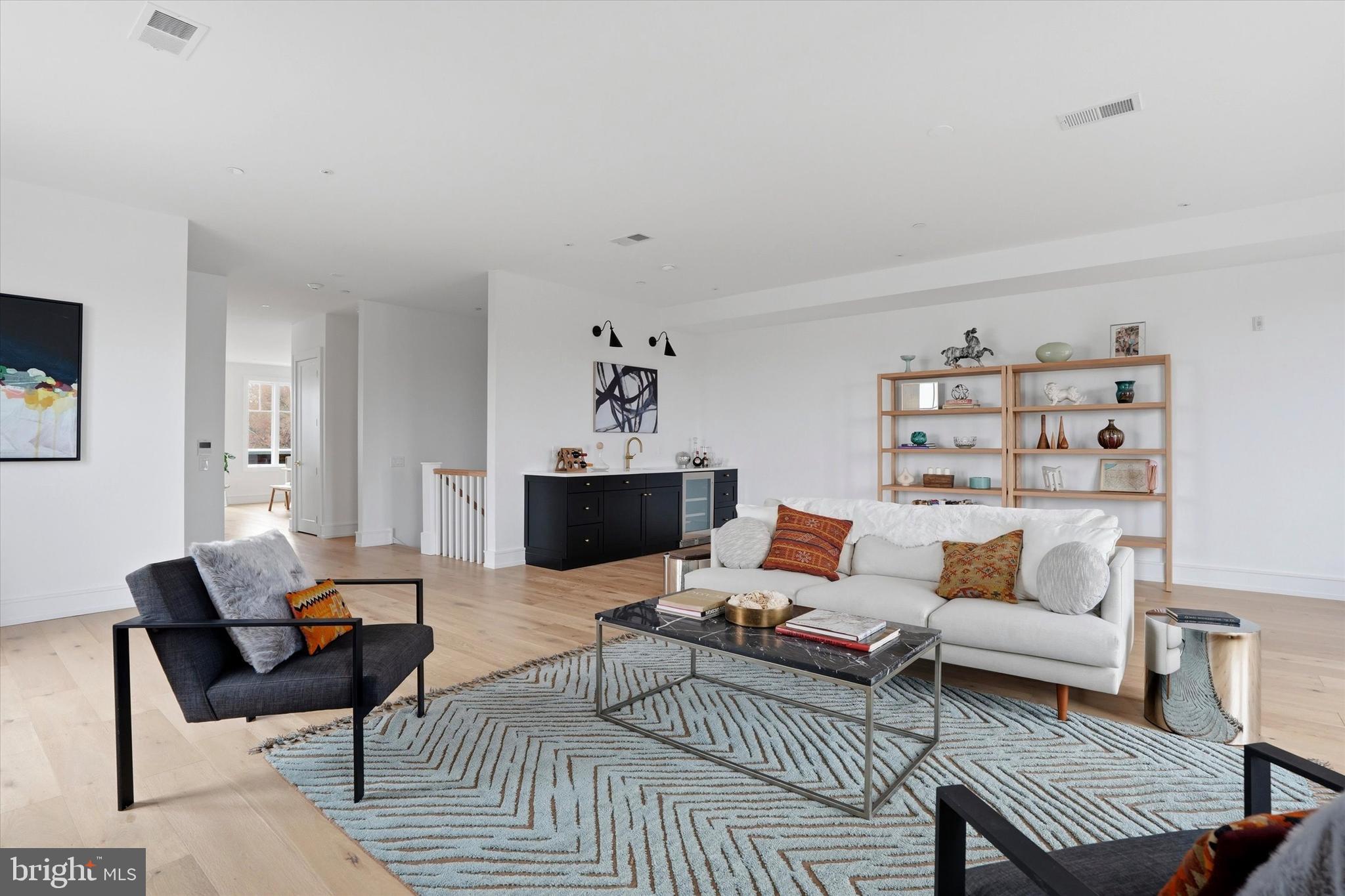 CHESTNUT HILL - Residential