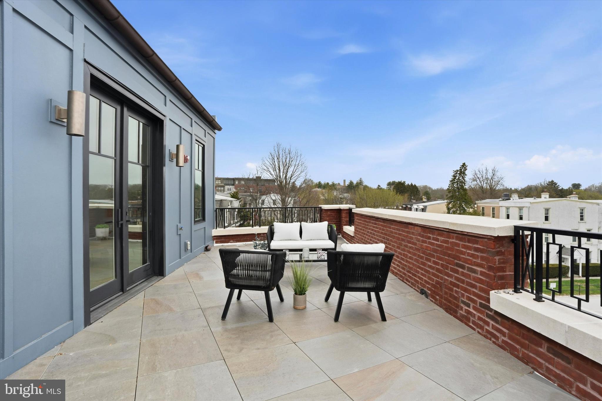 CHESTNUT HILL - Residential